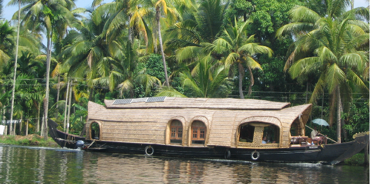 Backwaters-Kerala-Alleppey-rivierleven-India-rieten-boten