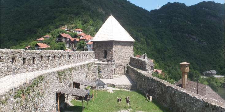 Vranduk-kasteel-toren-muur-Bosnië-Herzegovina