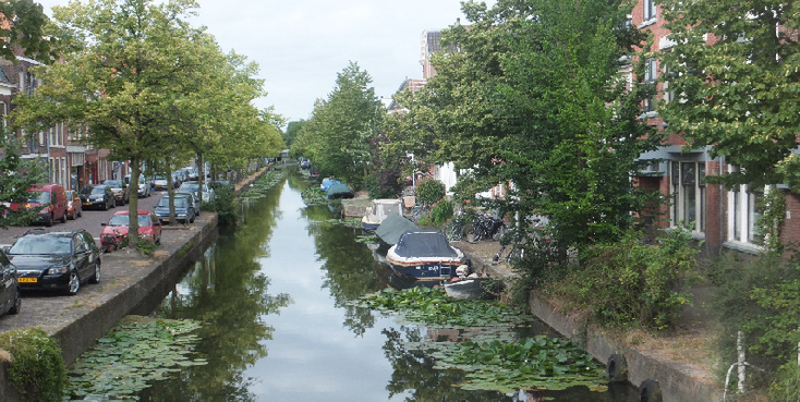 Delft-gracht-bootje-Nederland