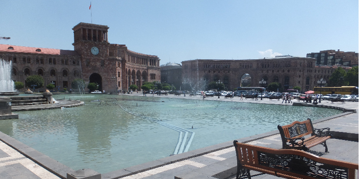 Jerevan-Yerevan-hoofdstad-plein-van-de-Republiek-fonteinen-regeringsgebouwen-Armenië