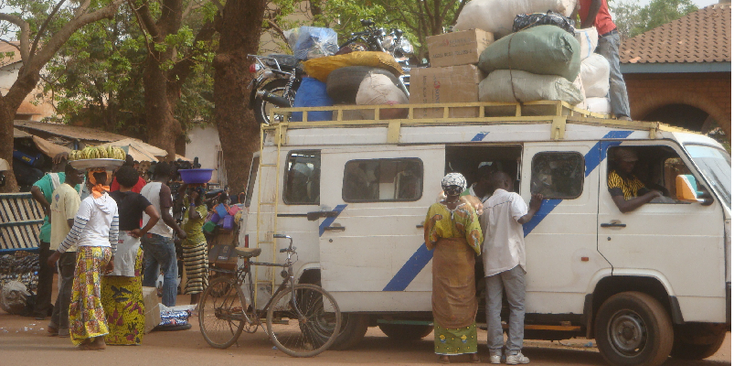 Bobo-Dioulasso-markt-market-verkoop-afrikaanse-vrouwen-kleurig-burkina-Faso
