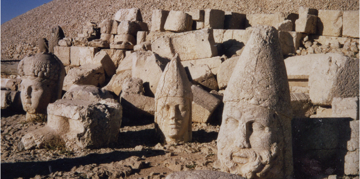 Nemrut-berg-hoofden-Koning-Karadut-Turkije