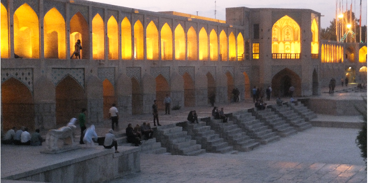 Isfahan-Si-o-se-Pol-brug-verlicht-Iran