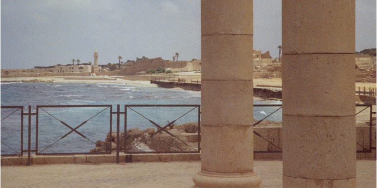 Caesarea-Romeins-ruïne-pilaren-columns-Middellandse-zee-Israël