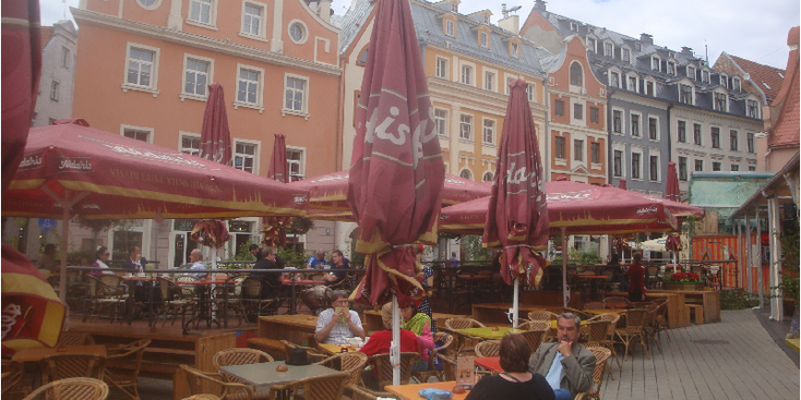 Riga-Miesnieku-Iela-terras-koopmanshuizen-plein-Letland