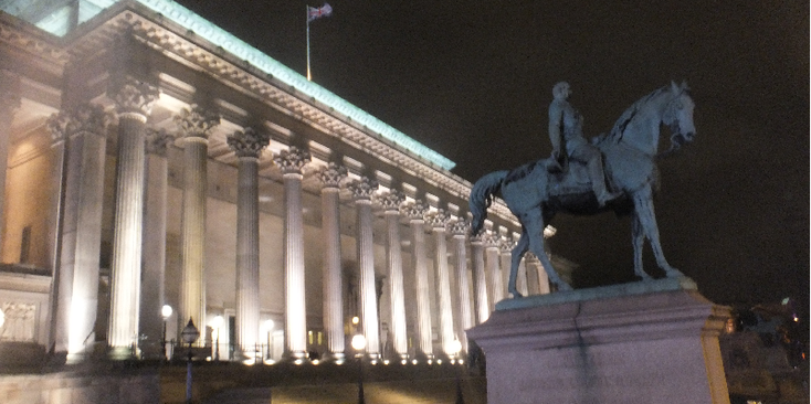 George-Hall-standbeeld-paard-columns-Liverpool-Engeland