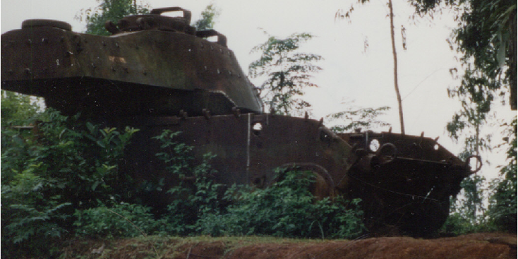 Doc-Mieu-basis-tank-McNamara-linie-DMZ-Vietnam