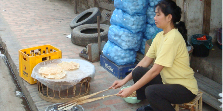 Luang-Prabang-gegrild-gerookt-vis-vlees-verkoopster-Laos