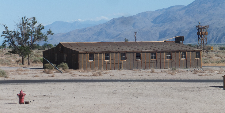 Manzanar-War-interneringskamp-Relocation-Authority-kamp-wachttoren-hek-prikkeldraad-Japanner-Californië-Verenigde-Staten