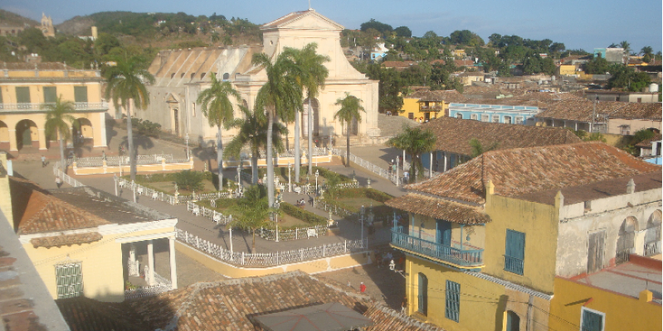 Trinidad-Cuba-Plaza-Mayor-plein-kerk-palmbomen-pleintje