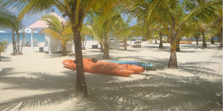Corn-Islands-Mais-eilanden-strand-zon-palmboom-zee-kano