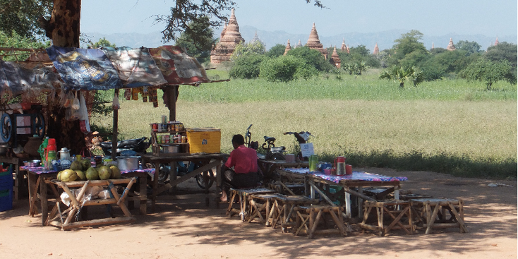 Bagan-tempels-eet-stalletje-Nyaung-U-Myanmar-Birma