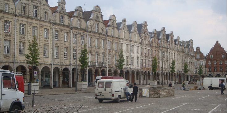 Arras-koopmanshuizen-plein-Grand-Frankrijk