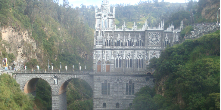 Santuario-de-La-Lajas-kathedraal-Colombia-maagd-Maria-gespiegeld-kerk