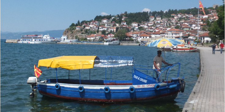 Ohrid-meer-boulevard-boot-Macedonië