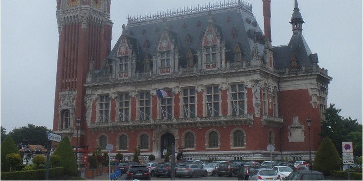Calais-stadhuis-Hotel-de-Ville-statig-Opaalkust-Frankrijk