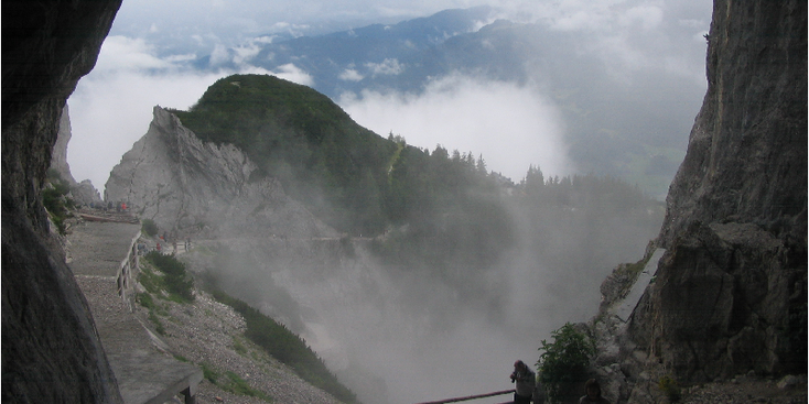 Werfen-Eisriesenwelt-Hohle-ijsgrot-cave-looppad-Oostenrijk
