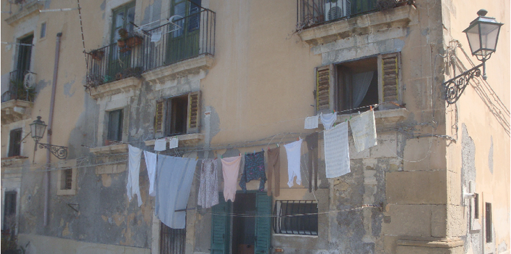 Syracuse-waslijn-balkon-Sicilië-Italië