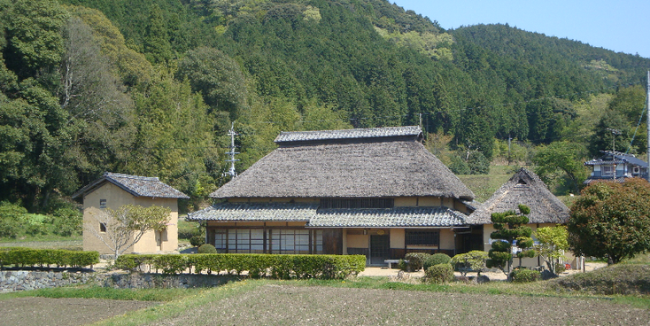 Hattoji-traditioneel-rieten-huis-papier-raam-bergen-platteland-Japan