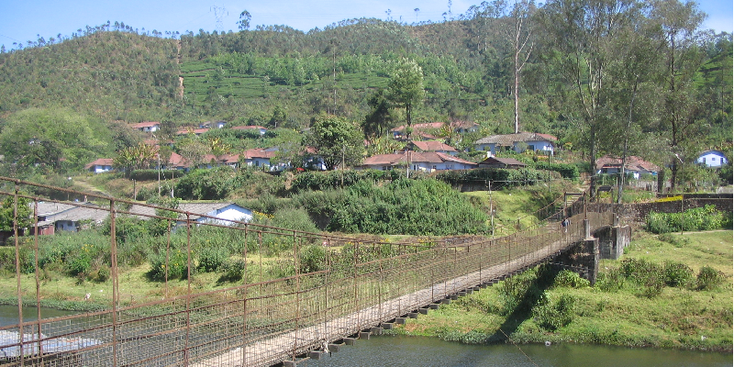 Munnar-Tea-Plantage-India-Hanging-Bridge-Houses