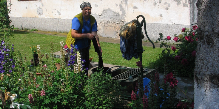 Butmir-tuin-lokaal-waterpomp-Bosnië-Herzegovina