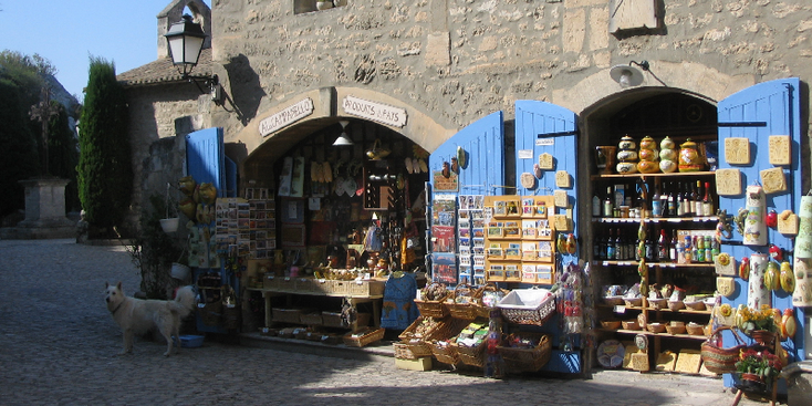 Les-Baux-de-Provence-Frankrijk-heuvel-vesting-dorp-souvenir-winkel