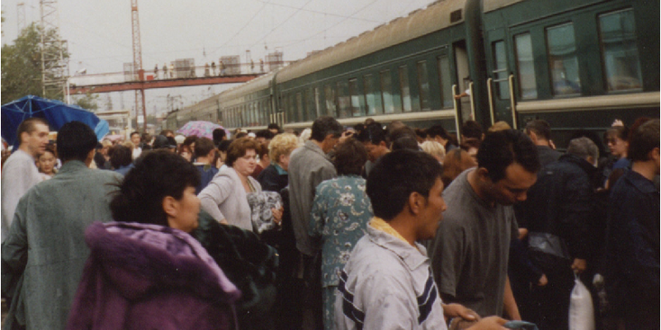 Trans-Mongolian-Expres-trein-wagon-platform-Rusland