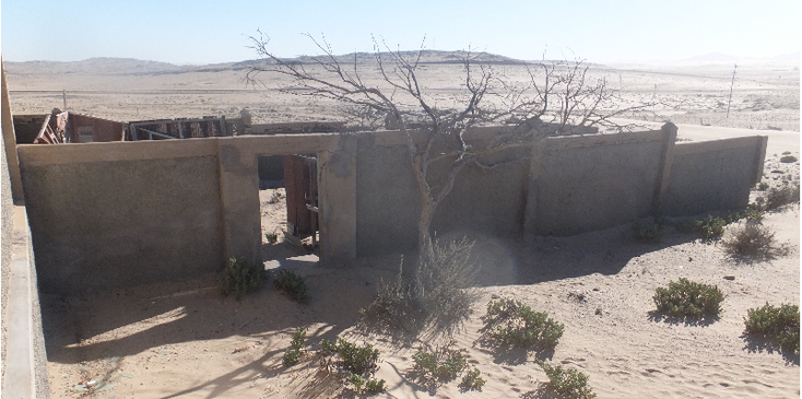 Kolmanskop-zand-mijnstad-verlaten-ghost-town-ruïne-Namibië