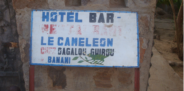 Dogon-Cameleon-Banani-hotel-bar-Mali