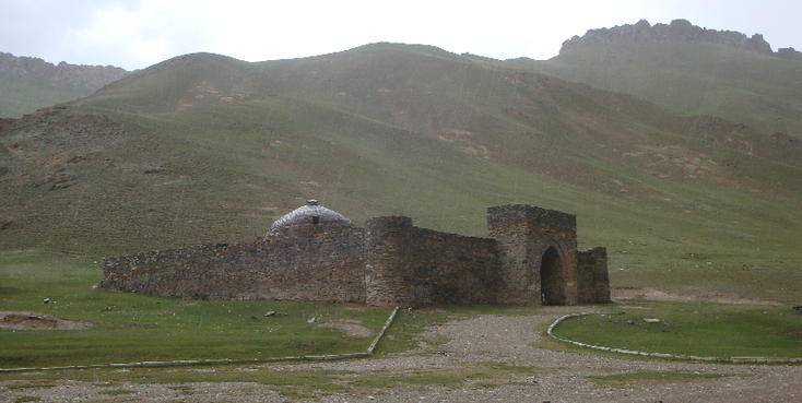 Tash-Rabat-Zijderoute-hotel-Karavanserai-Kirgizië
