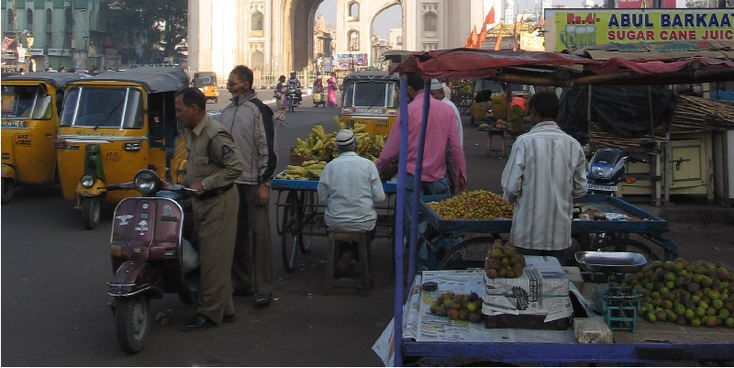 Hyderabad-Charminar-tuk-tuk-straatleven-fruit-stal-India