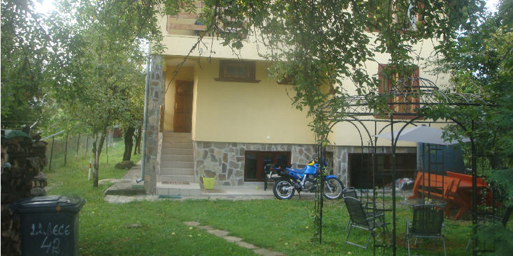 Sighetu-Maramitei-Cobwobs-tuin-hostel-pension-Roemenië