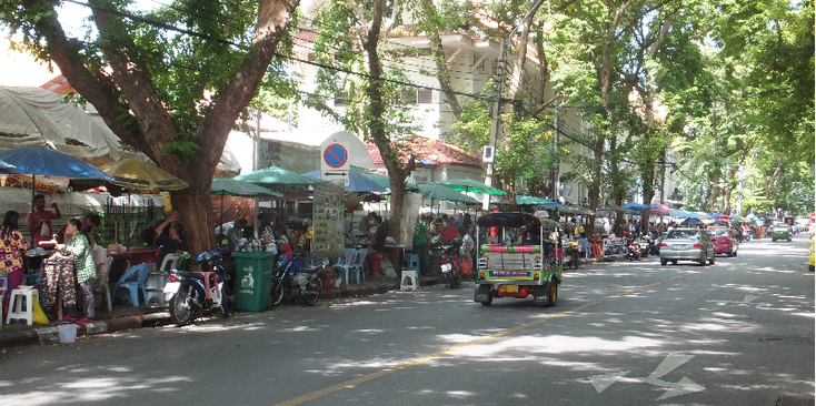 Bangkok-straatleven-tuk-tuk-markt-kramen-Thailand