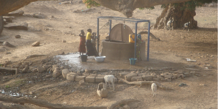 Dogon-land-waterput-Tirelli-Mali