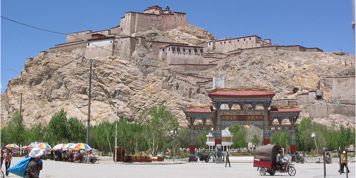 Gyantse-China-Tibet-Panchen-Lama-monnik-paleis-stadsmuren