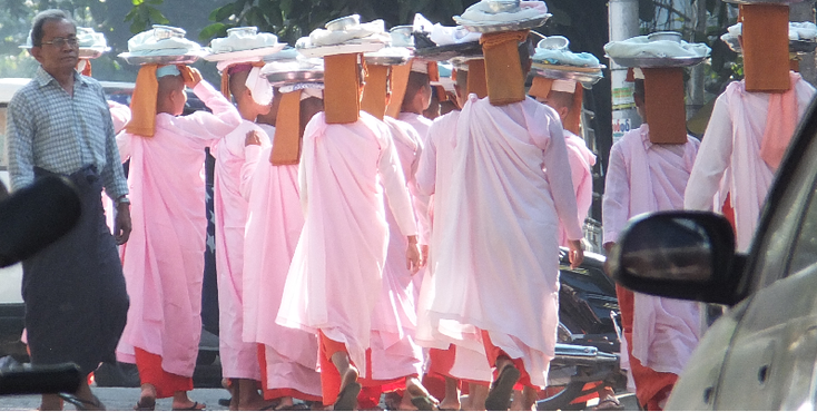 Mandalay-Monniken-Boeddha-Myanmar-Birma
