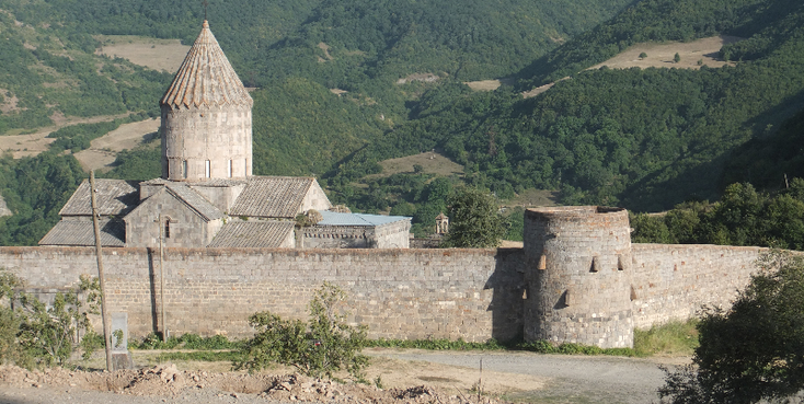 Tatev-klooster-Goris-muren-ommuurd-Armenië