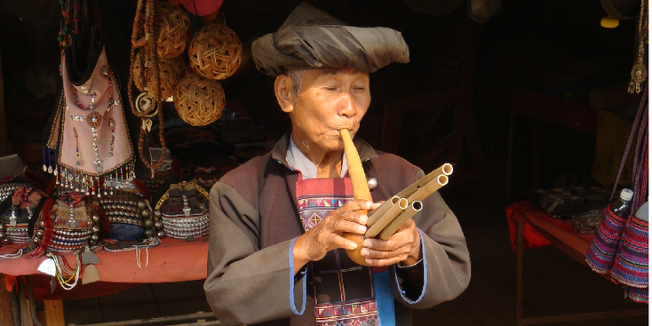 Ruammit-dorp-Flute-Thailand