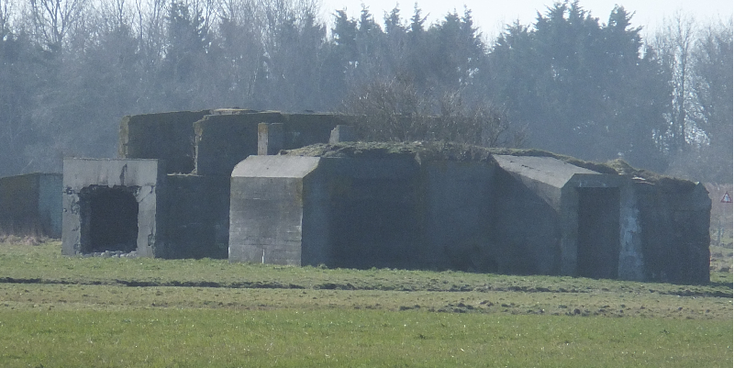 Bergen-vliegveld-bunker-WW2-weiland-Nederland