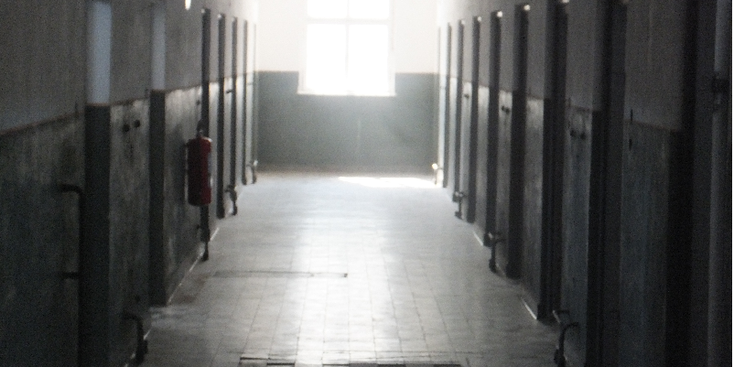 Mauthausen-concentratiekamp-cel-bunker-gang-gevangenis-Oostenrijk