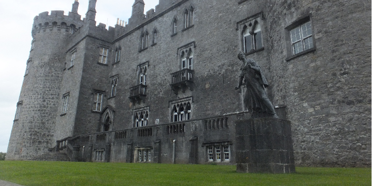 Kilkenny-kasteel-Ierland-gras-beeld