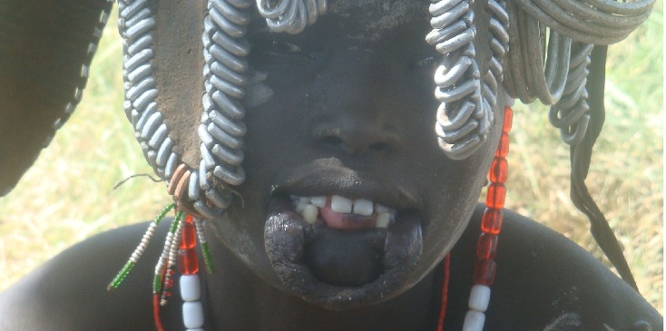 Mursi-lip-asbak-kettingen-Omo-vallei-valley-Ethiopië