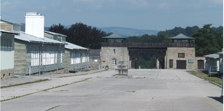 Mauthausen-poort-barak-Joden-concentratiekamp-Oostenrijk