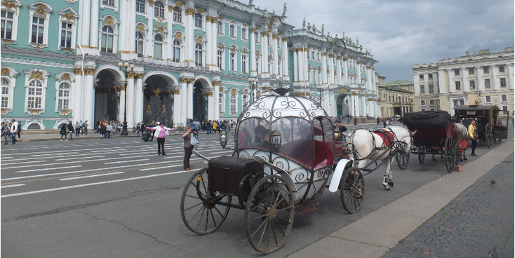 Hermitage-Carriage-Dvortsovaya-Square-Sint-Petersburg-Russia