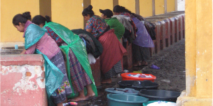 Antigua-Antiqua-wasvrouwen-Guatemala
