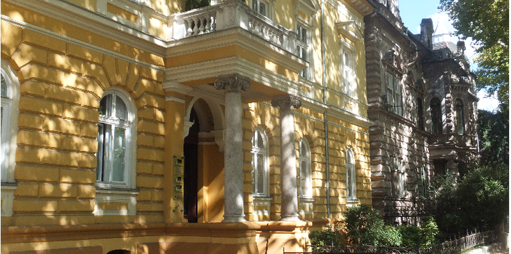 Subotica-Art-Nouveau-Jugendstill-architectuur-raam-Servië