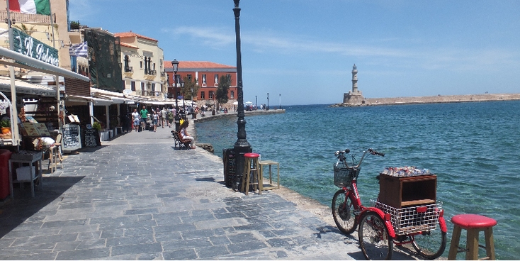 Chania-Kydonia-Griekenland-haven-vuurtoren-huizen-baai-Kreta