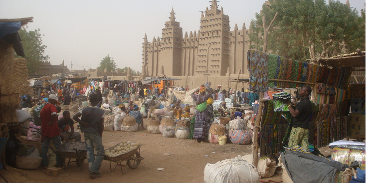 Djenne-moskee-lemen-markt-Mali