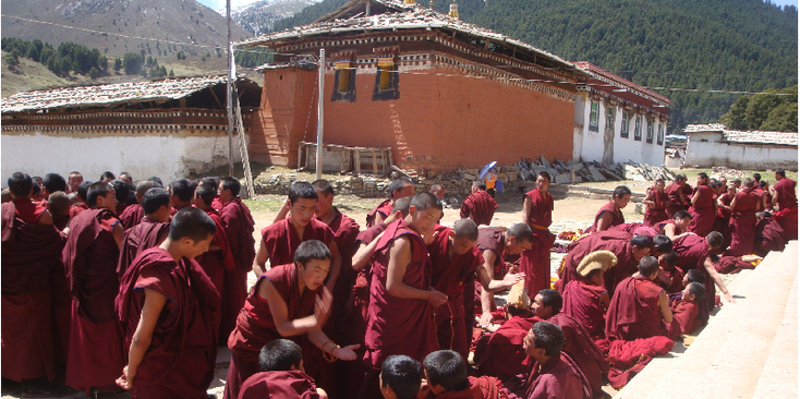 Langmusi-China-Tibet-monniken-gele-mutsen-klooster