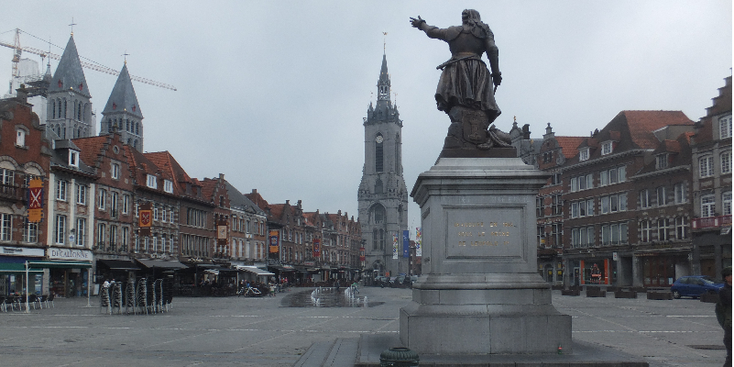 Grand-Place-grote-plein-belfort-toren-Tournai-Doornik-België